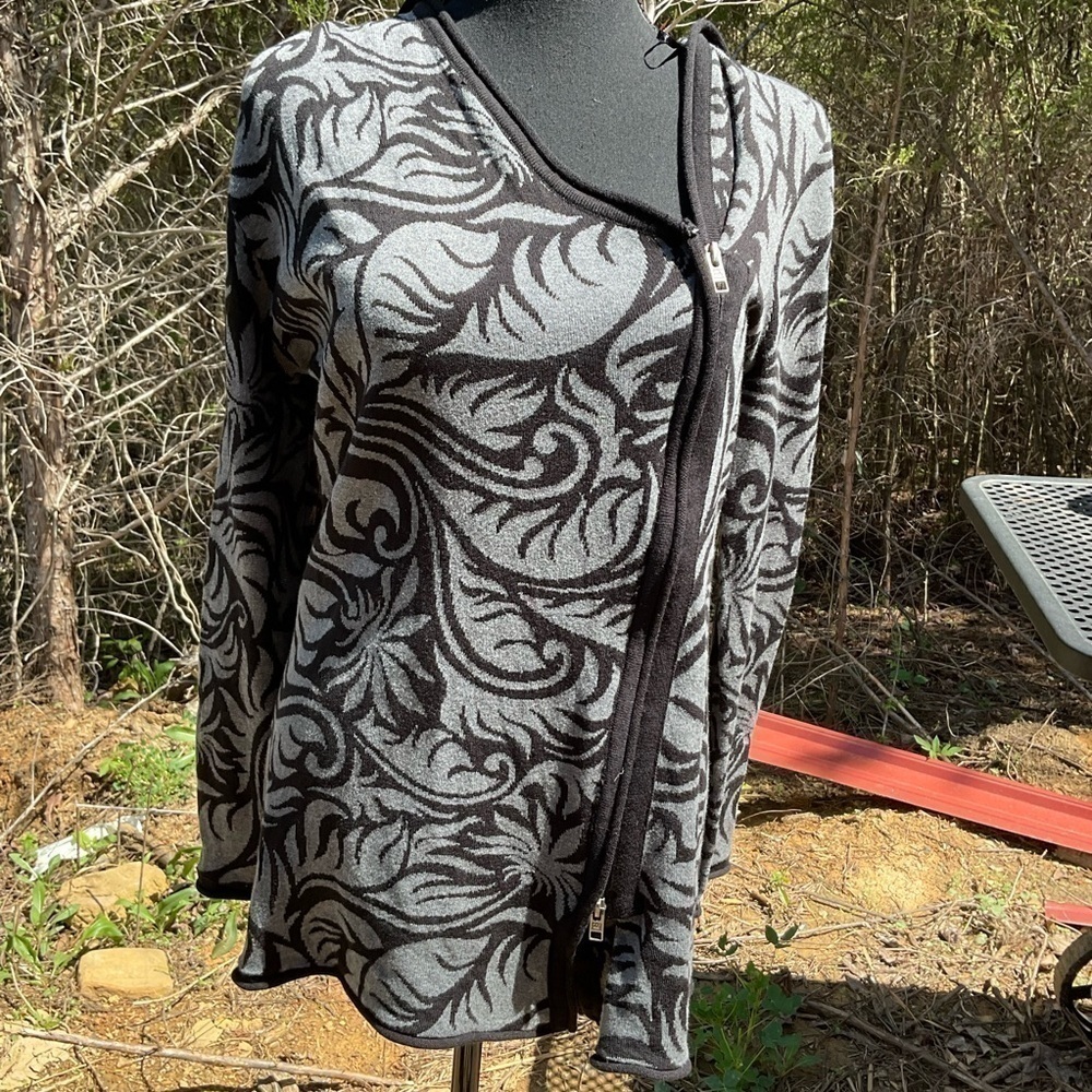 Avalanche sweater. Size L. Offset zipper. Gray and black.